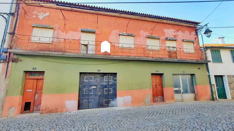 House V2 Covilhã - fireplace, garden, attic, balcony, garage