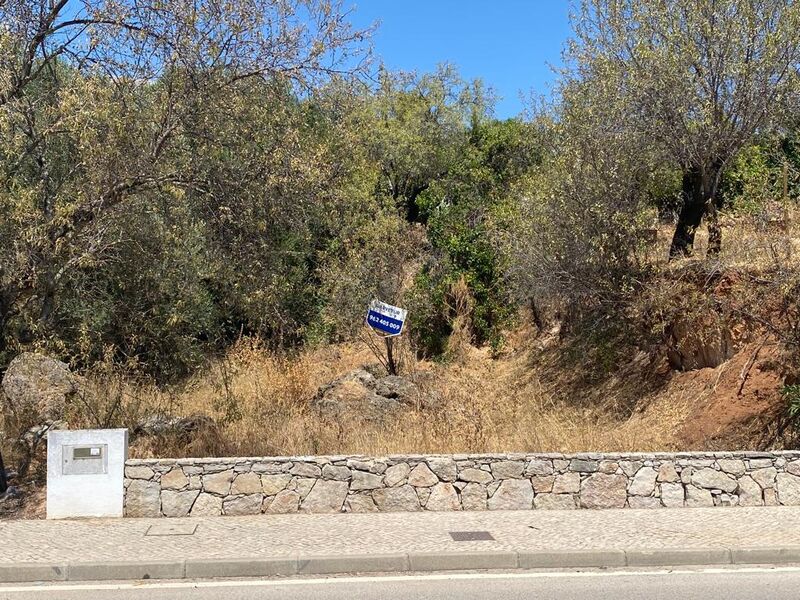 Lote de terreno com 710m2 Salir Loulé à venda - electricidade, água