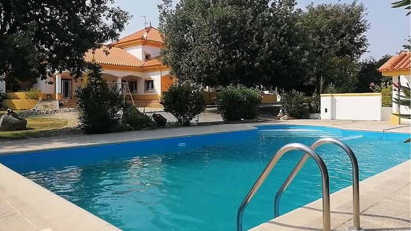 House well located 4 bedrooms Alcaria Fundão - garage, solar panels, barbecue, green areas, garden, swimming pool, fireplace