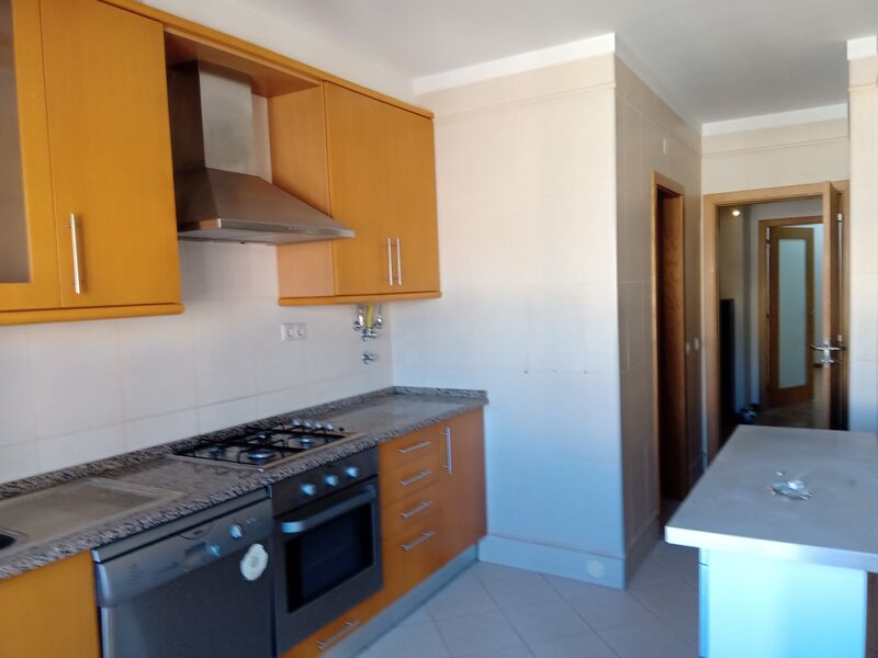 Apartment well located T3 Faro - kitchen, garage, gardens, double glazing, furnished, terrace, garden, terraces, air conditioning