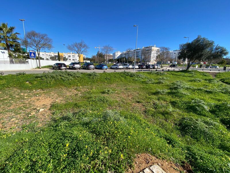 Plot of land with 894sqm Loulé São Clemente - water, electricity