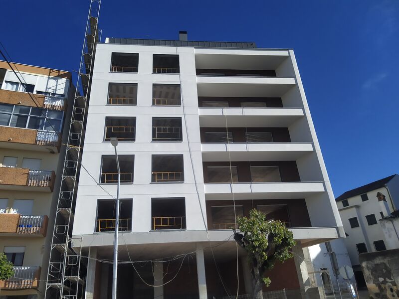 Apartment 3 bedrooms new in the center Fundão - thermal insulation, air conditioning, garage