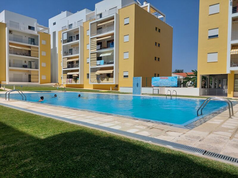 Apartamento T2 bem localizado Armação de Pêra Silves - jardim, bbq, cozinha equipada, piscina, garagem, varandas