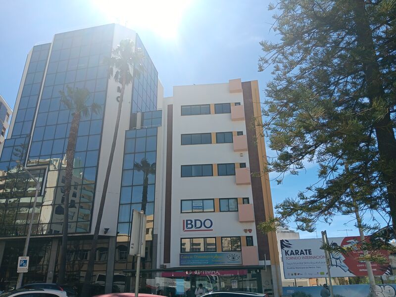 Office Physician in a central area Faro - reception, meeting room, balconies, balcony