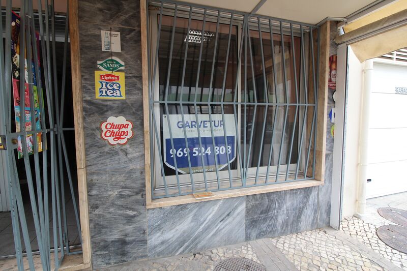 Shop in the center Silves - terrace, easy access, storefront