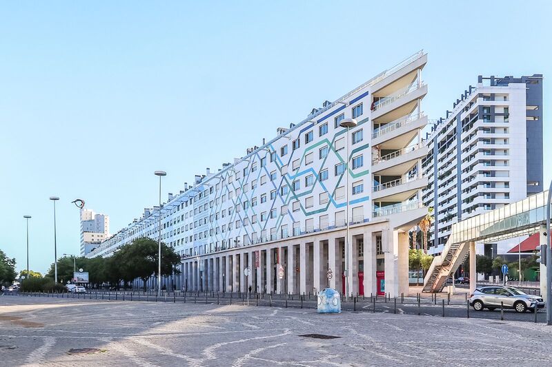 Apartamento T5 Moderno Parque das Nações Lisboa - arrecadação, terraço, aquecimento central, cozinha equipada, garagem