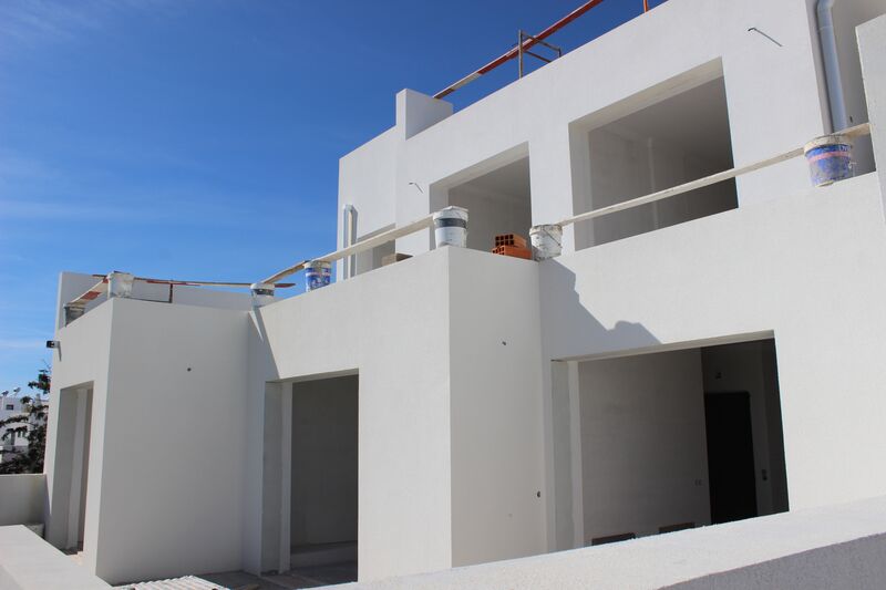 Apartamento novo no centro T2 Fuseta Olhão - painéis solares, cozinha equipada, vidros duplos