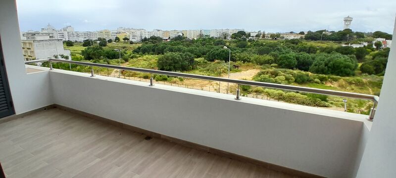 апартаменты новые T3 Quelfes Olhão - веранда, экипированная кухня, солнечные панели, двойные стекла, 3º этаж, много натурального света, котел