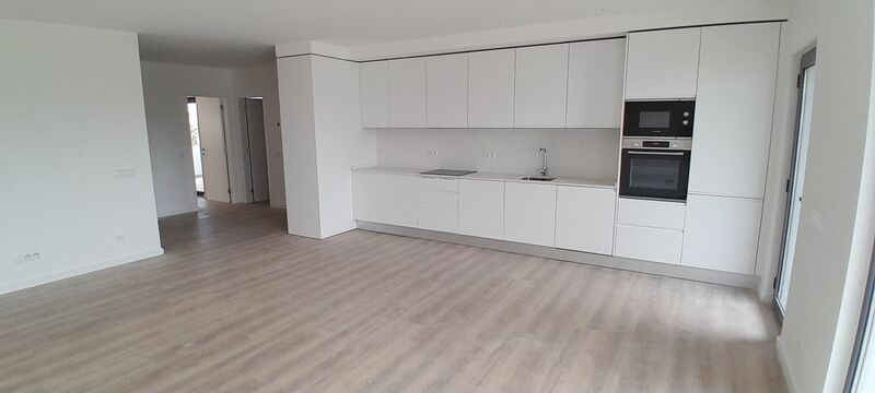 Apartamento novo T2 Quelfes Olhão - cozinha equipada, 4º andar, caldeira, painéis solares, varanda, vidros duplos, muita luz natural