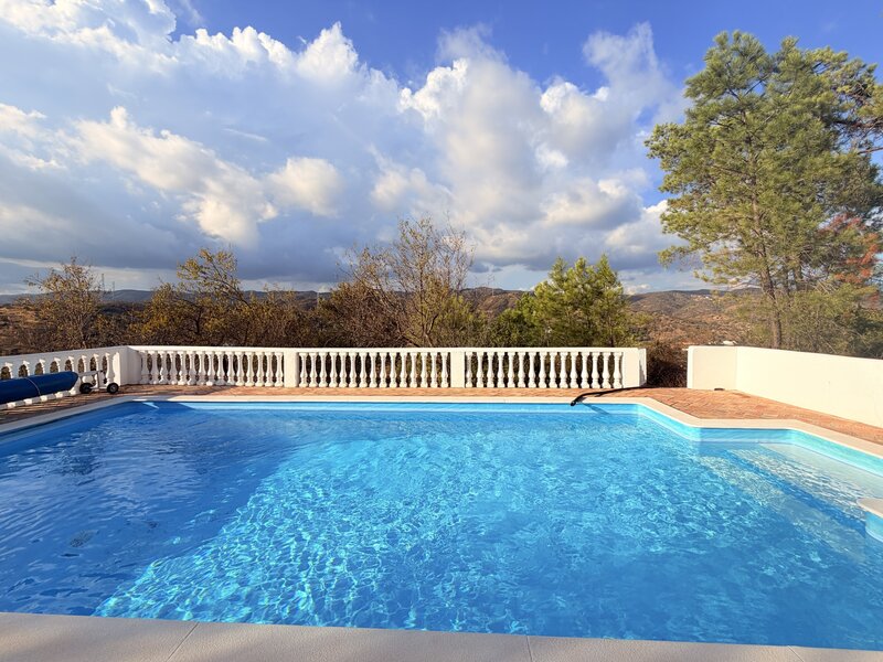 Moradia T3 em zona de campo com piscina em Santa Catarina, Algarve