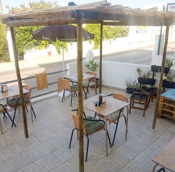 Snack-Bar/Restaurante com Esplanada em zona central em Vila Nova de Cacela, Algarve