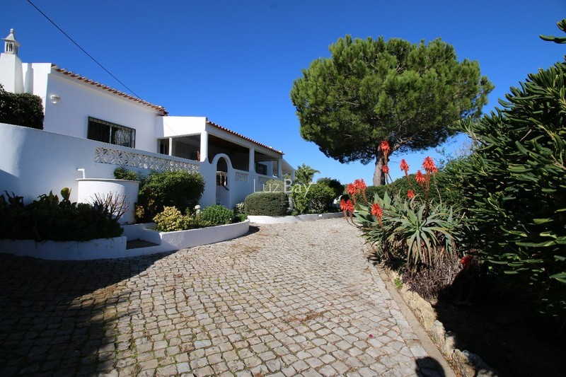 Casa V4+1 Lagos São Sebastião - amueblado, piscina, jardín, zona tranquila, terraza, chimenea, cocina equipada