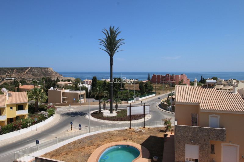 жилой дом V3+1 новые Praia da Luz Lagos - гараж, солнечные панели, экипированная кухня, террасы, терраса, барбекю, вид на море, бассейн