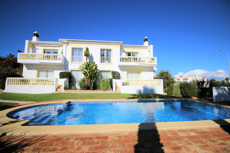 Apartamento T2 Praia da Luz Lagos - varanda, ar condicionado, mobilado, bbq, lareira, piscina, jardins