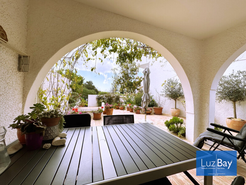 Apartment 2 bedrooms excellent condition Luz Lagos - gardens, equipped, air conditioning, terrace, terraces