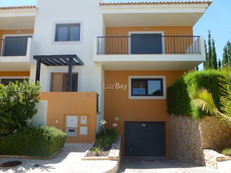 House new townhouse 4 bedrooms Alvor Portimão - tennis court, gated community, swimming pool, garage, air conditioning, double glazing