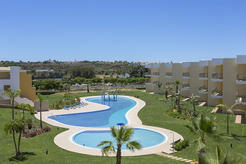 Apartamento T1 Marina de Albufeira - piscina, bbq, parque infantil, cozinha equipada, varanda, condomínio privado, mobilado, jardim