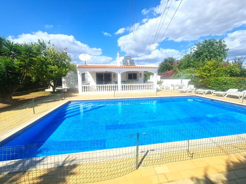 Moradia V4 Térrea Mouraria Albufeira - garagem, lareira, piscina, jardim, cozinha equipada, terraço