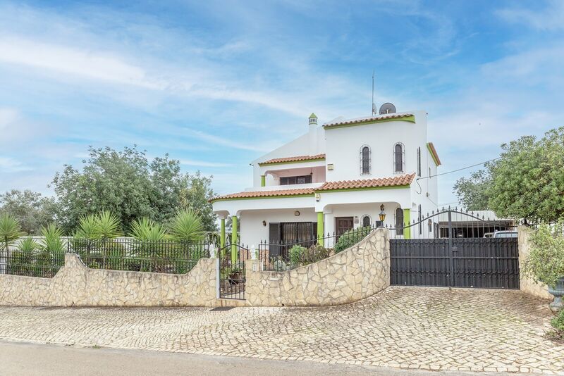 Moradia V4 em excelente estado Paderne Albufeira - jardim, bbq, garagem, cozinha equipada, piscina