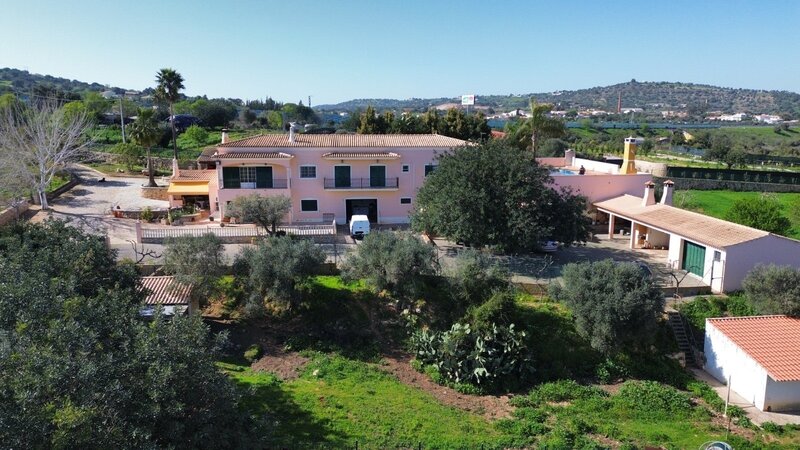 Farm 4 bedrooms Centieira Paderne Albufeira - excellent access, terraces, store room, water, garage, fruit trees, water hole, barbecue, swimming pool
