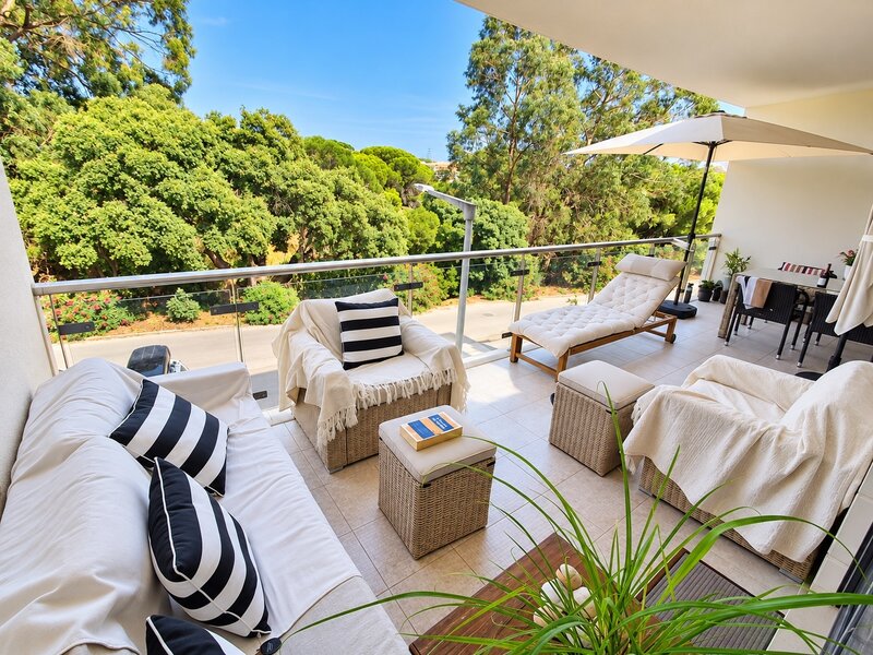 Apartment 1 bedrooms excellent condition Albufeira - terrace, kitchen, condominium, tennis court, gardens, swimming pool