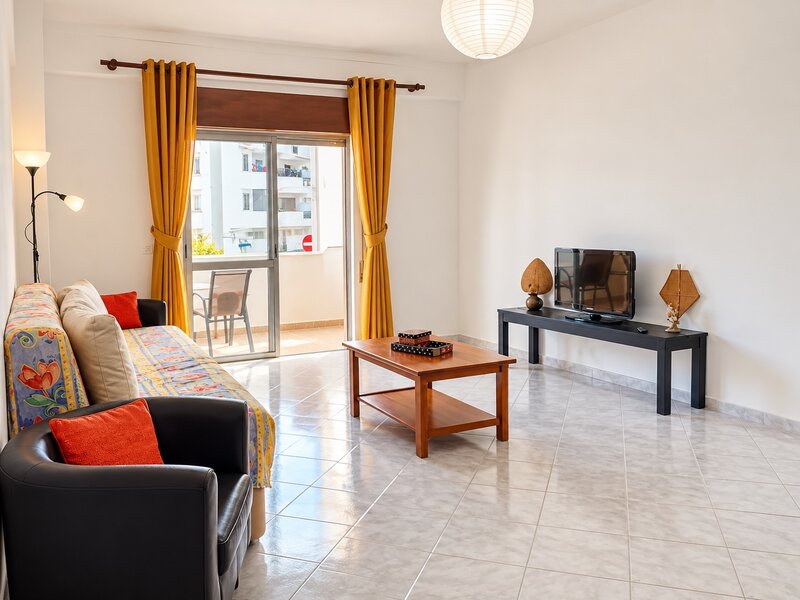 Apartment 2 bedrooms in the center Albufeira - parking space, garage, store room