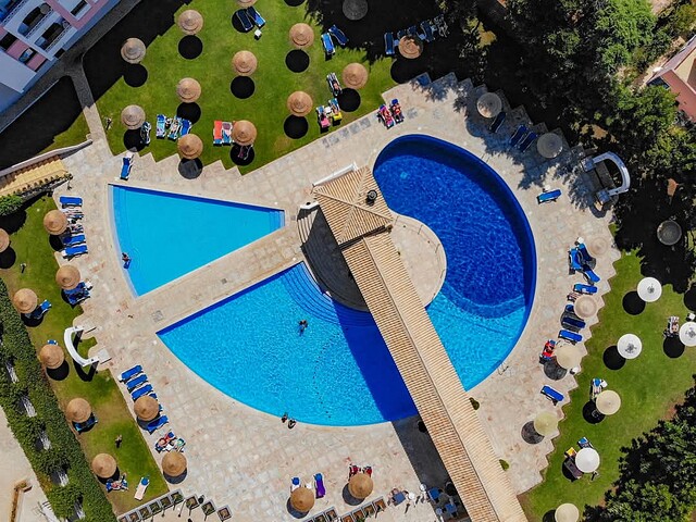 Apartment T1 Portimão - tennis court, gardens, swimming pool, balcony, playground, equipped, garage