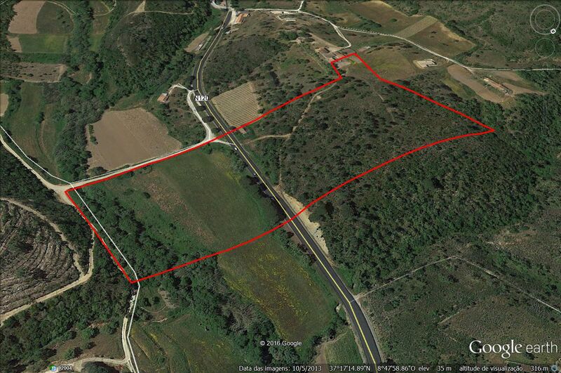 Terreno Urbano plano Centro Aljezur à venda - excelente localização, tanque, poço