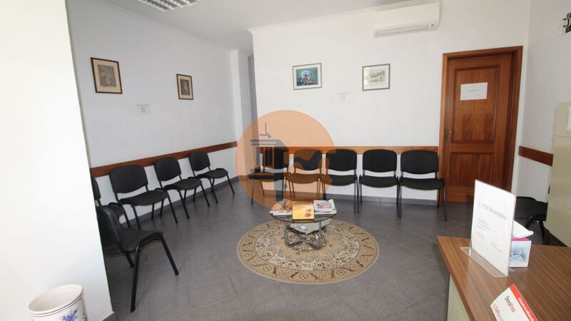 Office well located 3 bedrooms Baixa Olhão - air conditioning