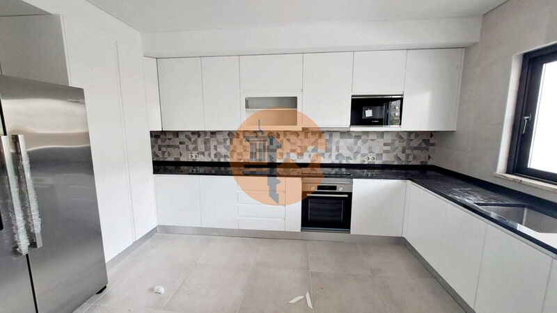 Apartamento novo T4 Tavira - painéis solares, ar condicionado, varanda, r/c