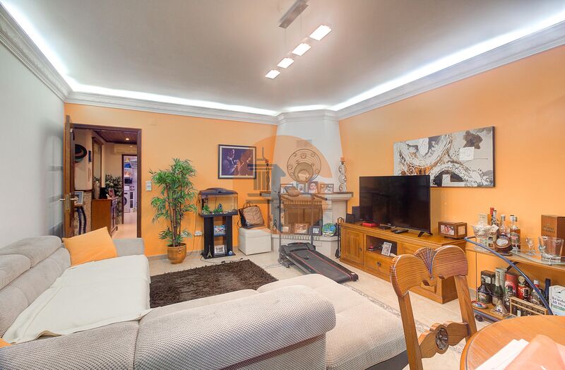 Apartamento T2 Vila Real de Santo António - lareira, cozinha equipada, parqueamento, 3º andar, vidros duplos