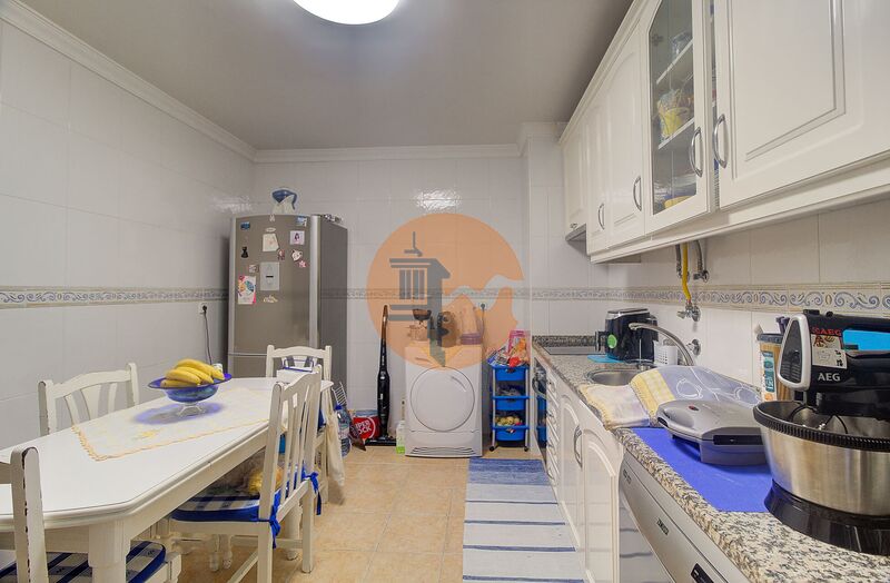 Apartamento T2 Vila Real de Santo António - lareira, cozinha equipada, parqueamento, 3º andar, vidros duplos