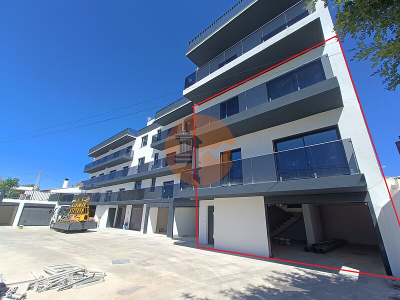 Apartamento T5 em zona central São Brás de Alportel - vidros duplos, varanda, muita luz natural