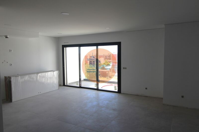 апартаменты T0+1 новые Quinta da Gomeira Cabanas de Tavira - гараж, солнечная панель, солнечные панели, бассейн, система кондиционирования, двойные стекла, веранда, гаражное место, терраса