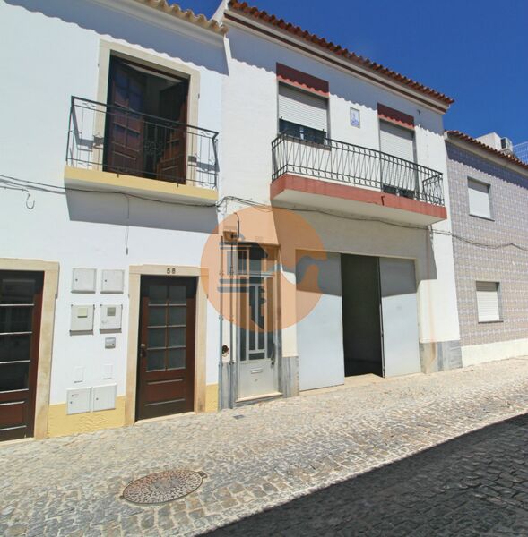 Land 3+2 bedrooms in the center Tavira - water hole, terrace, yard, swimming pool, ruin