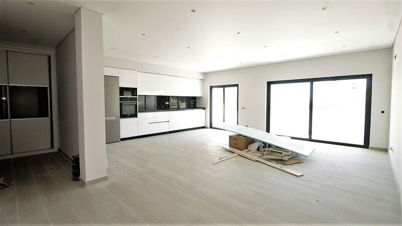 Apartamento novo T2 Olhão - equipado, terraço, vista mar, garagem, painéis solares, ar condicionado