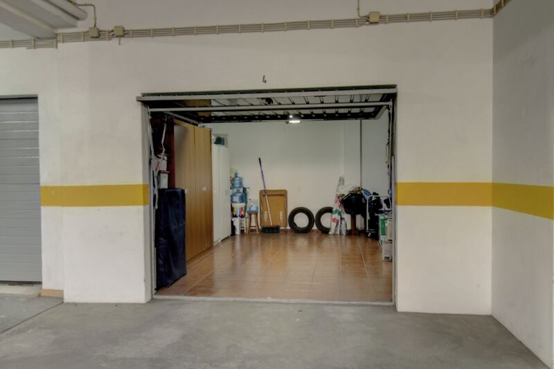 Garagem Fechada no centro Tavira para vender