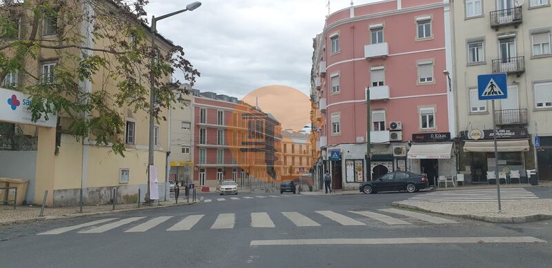 Apartamento T2 Remodelado em bom estado Penha de França Lisboa - vidros duplos, mobilado