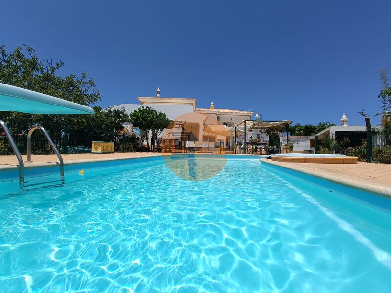 Moradia com boas áreas V4 Lagoa Lagoa (Algarve) - varanda, vidros duplos, piscina, ar condicionado, lareira, jardim, bbq, garagem, painéis solares