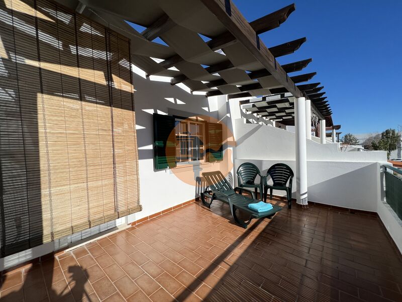 Moradia V3 em banda Quelfes Olhão - varanda, zona calma, painéis solares, equipado, lareira, terraço, ar condicionado