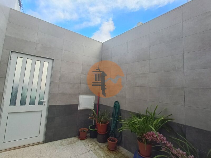 House V4 Olhão - terrace, garage, double glazing, equipped kitchen, backyard, balcony