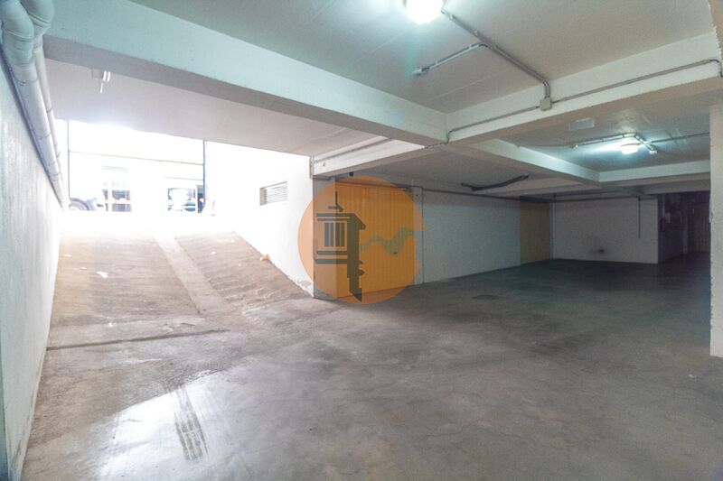 Garagem Fechada com 74m2 Vila Real de Santo António