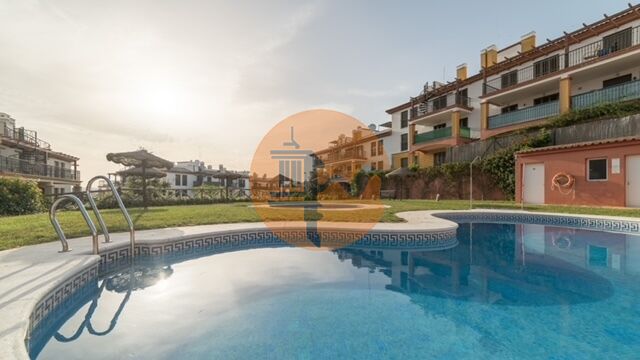 Apartamento T2 Residencial Las Encinas Costa Esuri Ayamonte - terraço, varanda, piscina, ar condicionado, jardins, parqueamento, mobilado