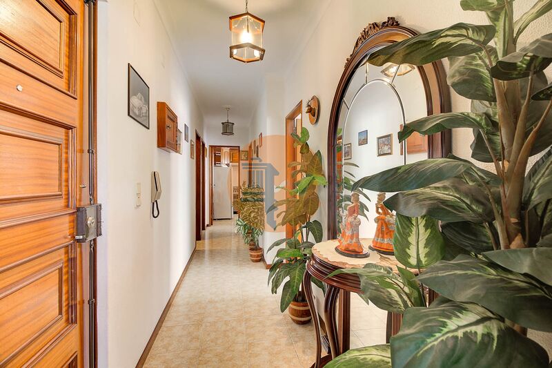 Apartamento T2 no centro Vila Real de Santo António - excelente localização, marquise, varandas