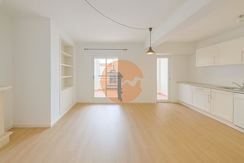 Apartamento Duplex T2+2 Vila Real de Santo António - terraço, equipado, lareira, varanda, ar condicionado
