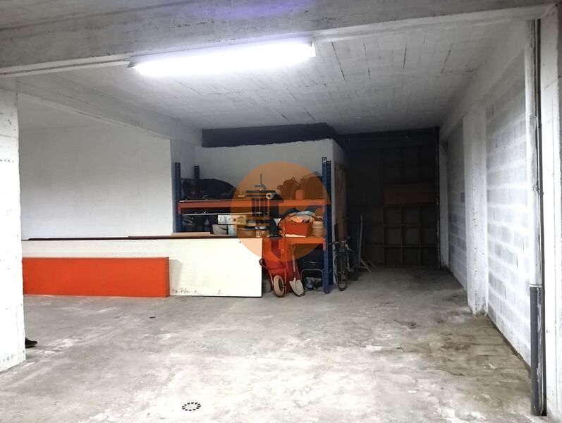 Garagem Espaçosa bem localizado Tavira - casa de banho