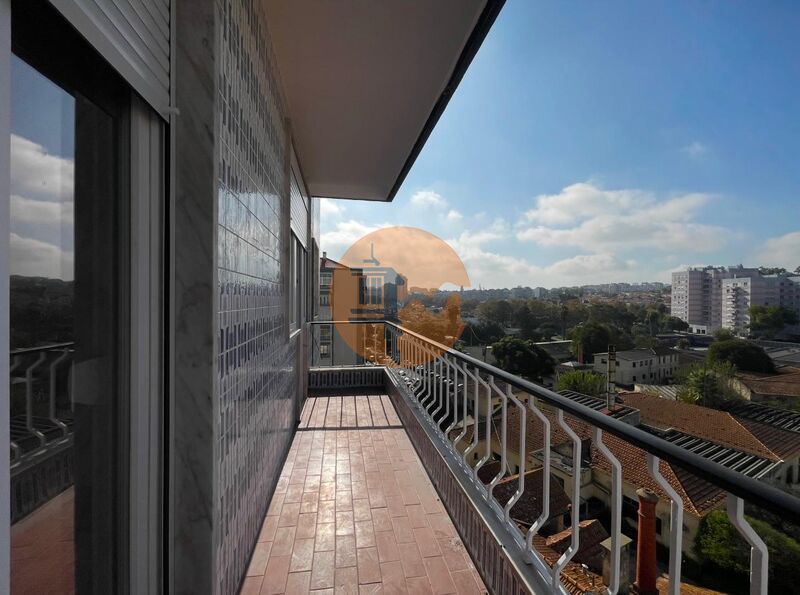 Apartamento Remodelado no centro T3 Benfica Lisboa - ar condicionado, excelente localização, varandas, jardins, vidros duplos, arrecadação