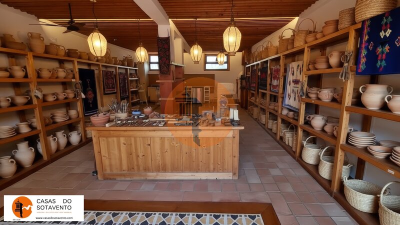 Loja no centro Olhão - muita luz natural, internet, vidros duplos, cozinha