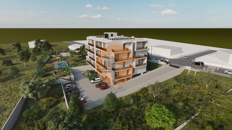 Apartamento T2 Moderno em construção Montenegro Faro - cozinha equipada, isolamento térmico, aquecimento central, garagem, painéis solares, ar condicionado, piscina, vidros duplos, varanda, condomínio privado, jardim
