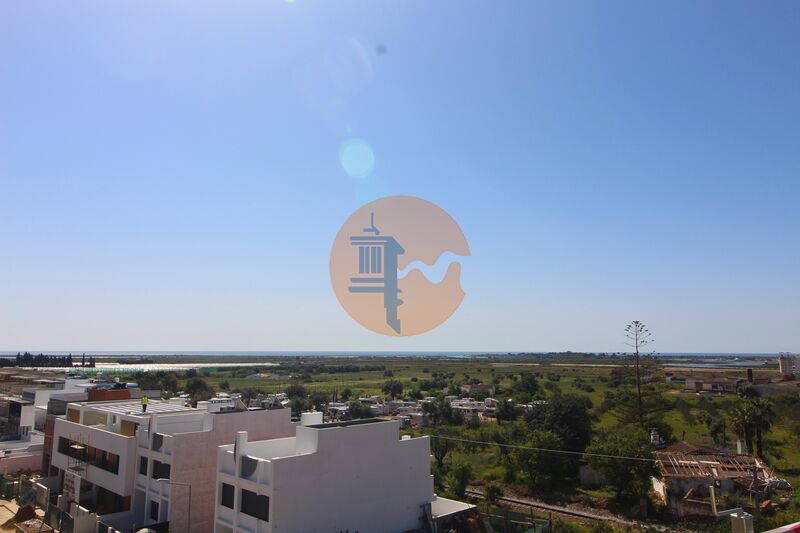 Apartamento T3 Moderno Vale de Caranguejo Tavira - terraço, cozinha equipada, painéis solares, ar condicionado, bbq, vista mar, varandas, garagem